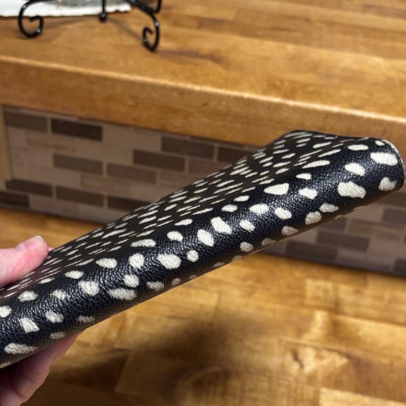 Tory Burch Black and Cream Spotted Wallet - Picture 9 of 13